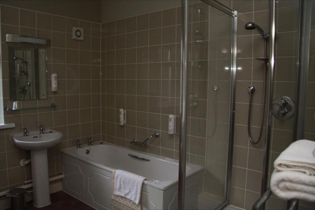 Hotel The Twelve Knights Port Talbot Zimmer foto